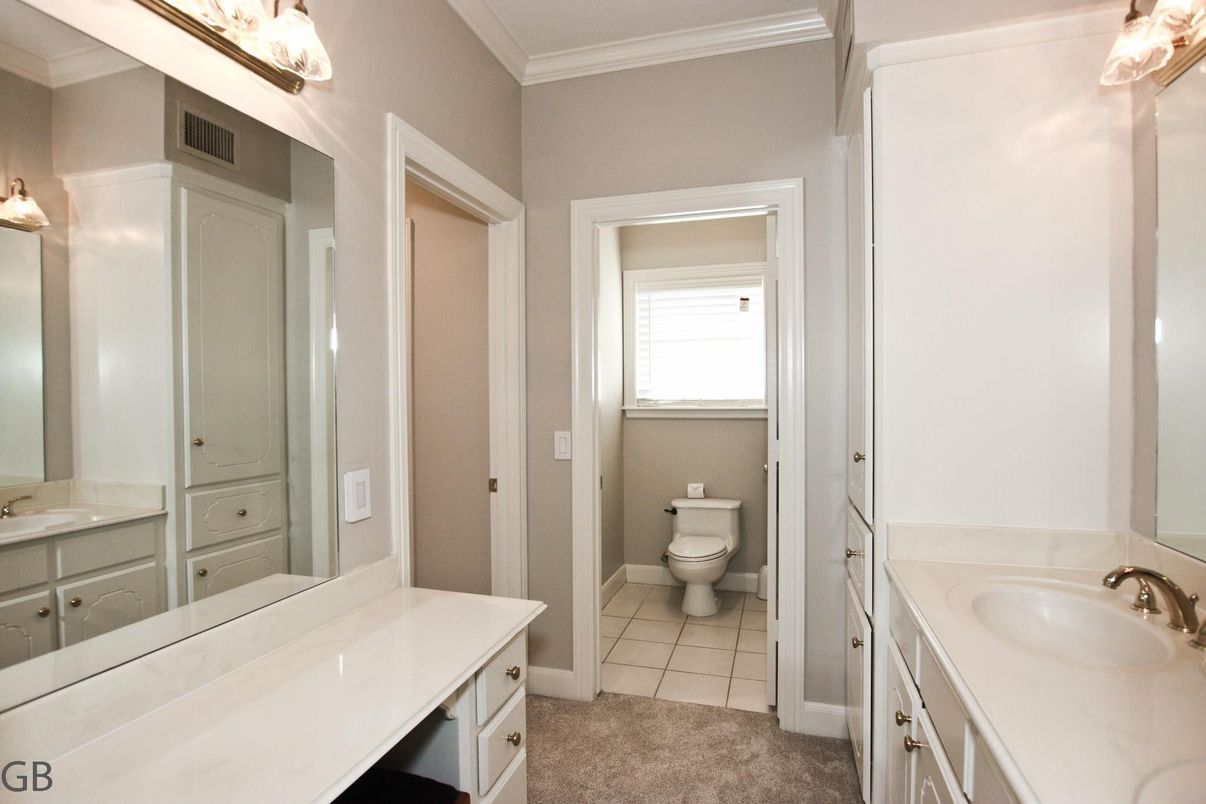 Bathroom, Dual Sink Vanities, Interior