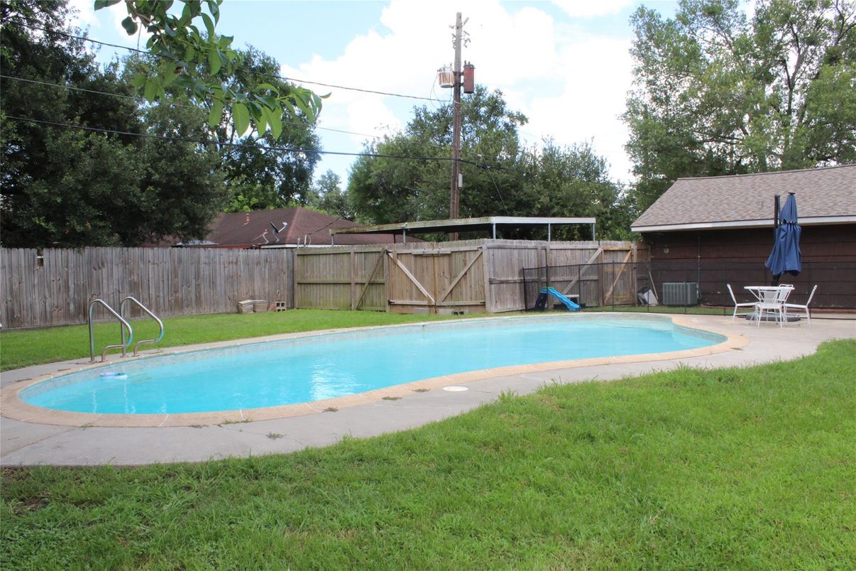 Backyard, Exterior, Pool