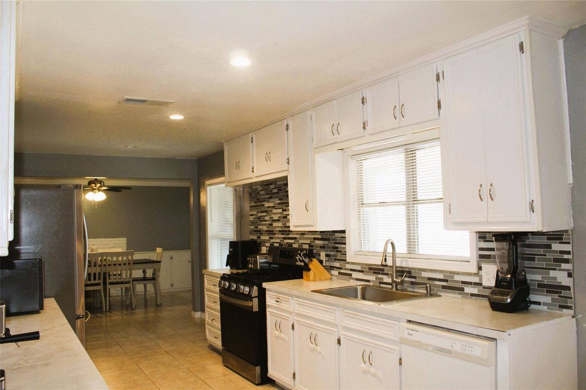 Dining room, Interior, Kitchen, Recessed Lighting