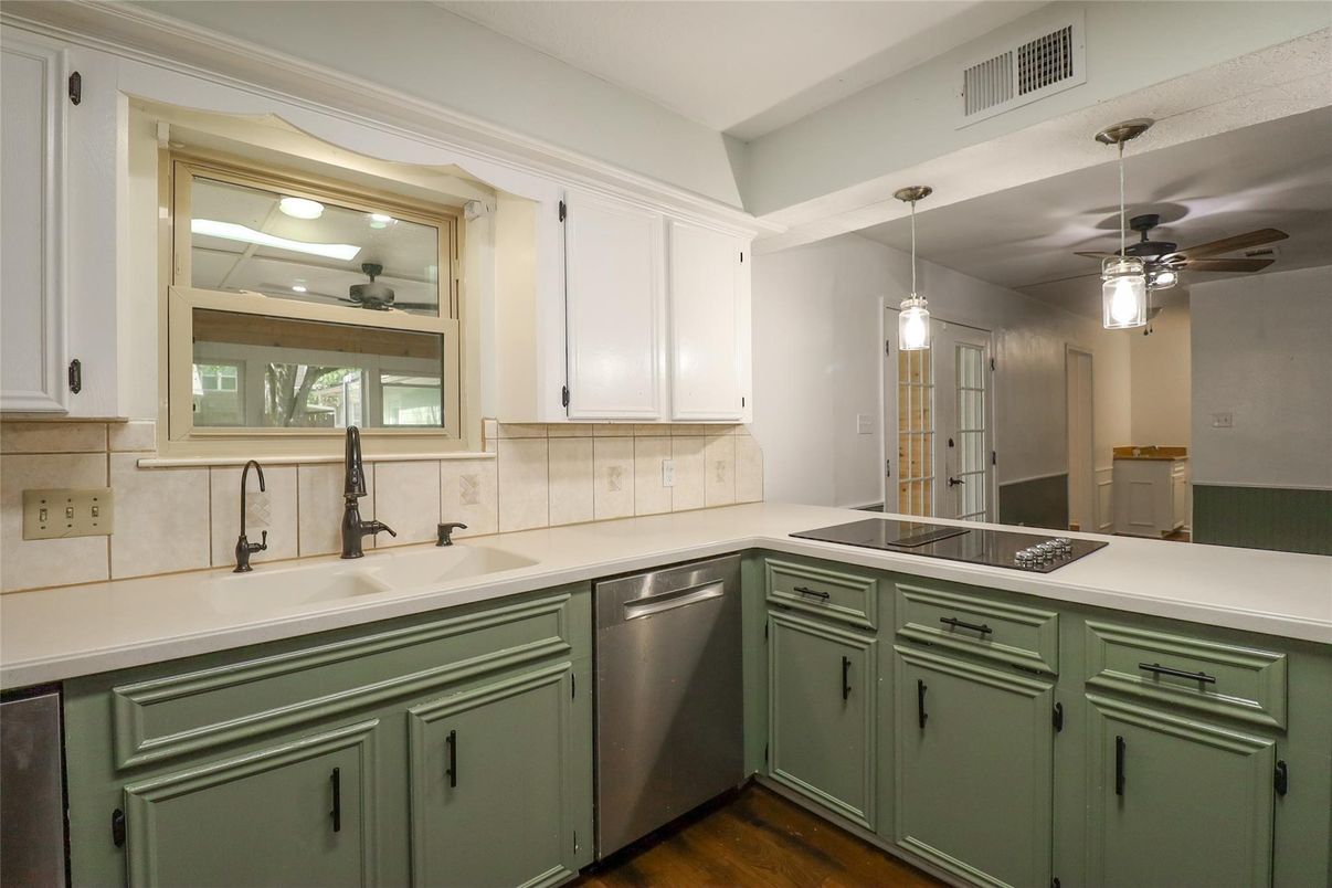 Interior, Kitchen, Pendant Lights, Wood Texture Flooring