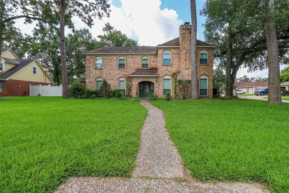 Backyard, Exterior, Facade, Brick Facade, French Provincial
