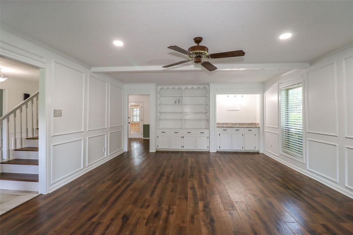 Empty room, Interior, Recessed Lighting, Wood Texture Flooring