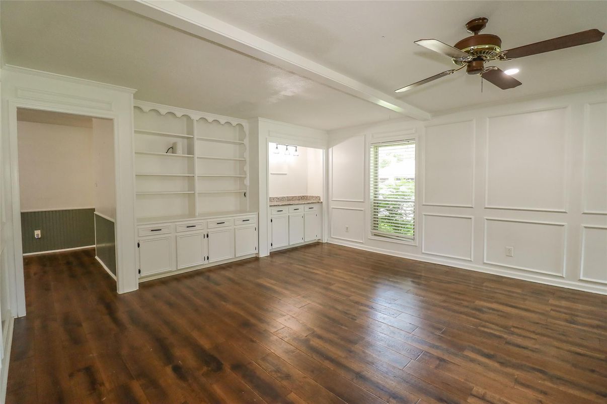 Empty room, Interior, Recessed Lighting, Wood Texture Flooring