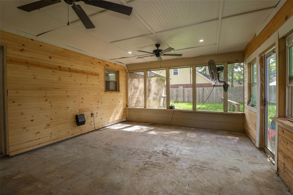 Empty room, Interior, Recessed Lighting, Sun Room, Wooden Walls