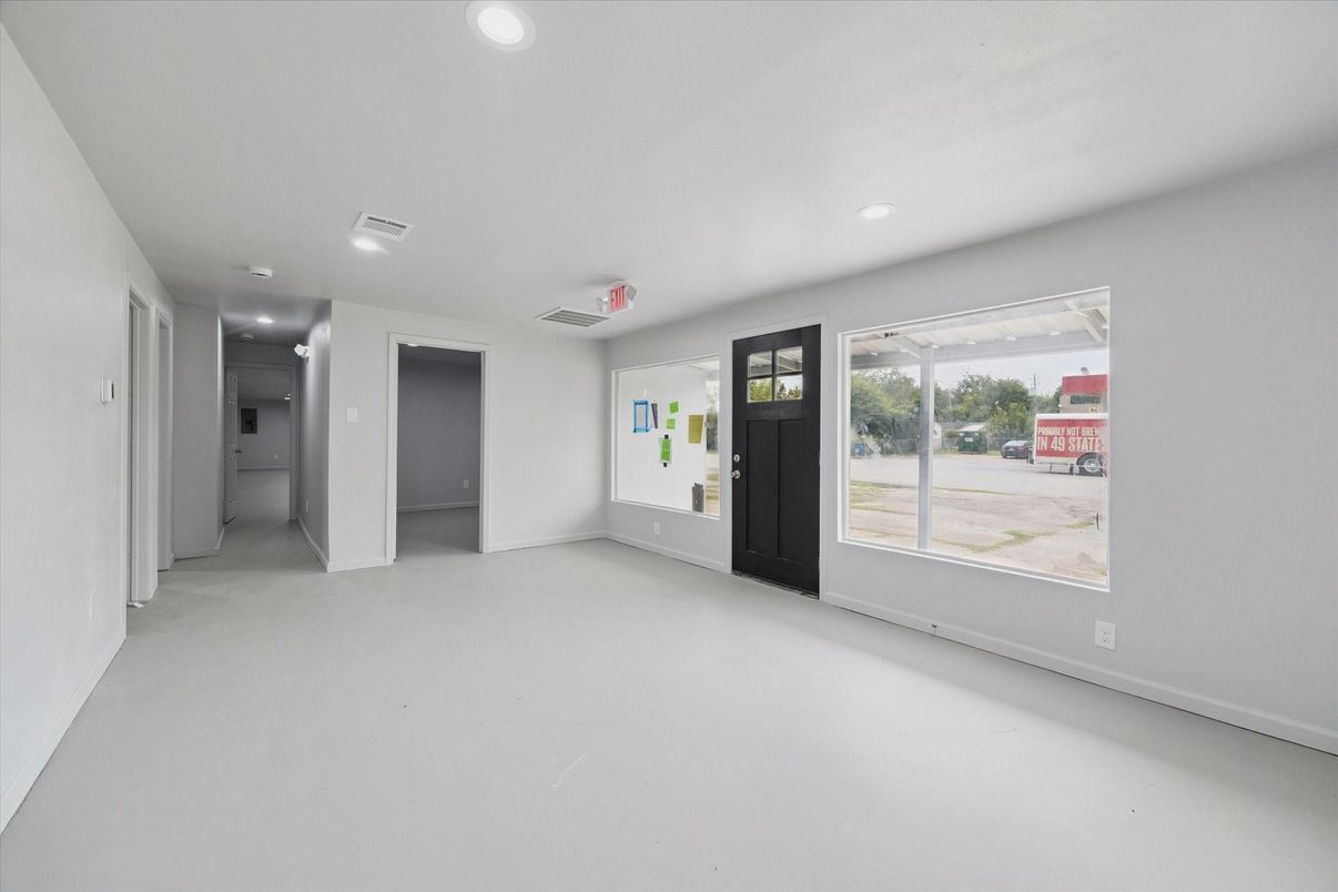 Empty room, Interior, Recessed Lighting