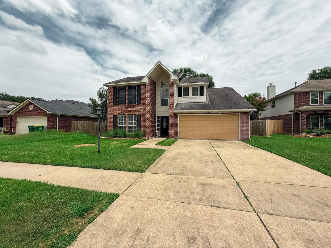 Attached, Exterior, Facade, Brick Facade, Split Level