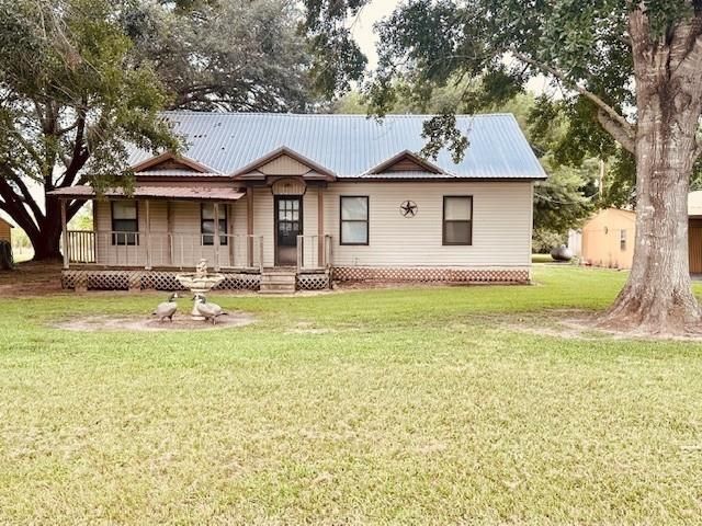 Backyard, Exterior, Facade, Ranch
