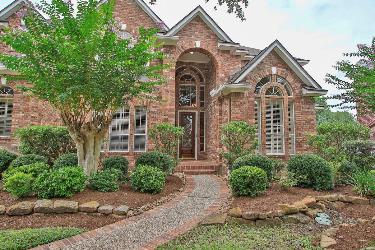 Exterior, Facade, Brick Facade, Brick Traditional