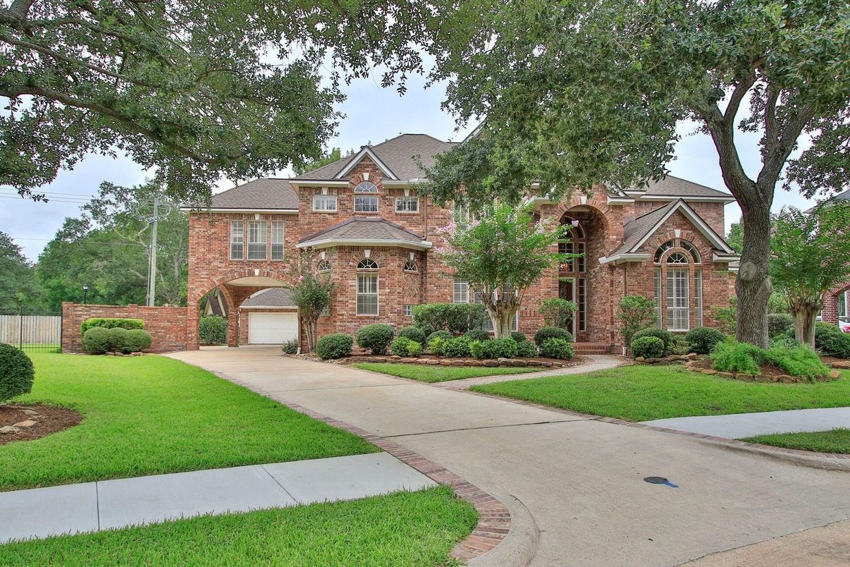 Attached, Exterior, Facade, Brick Facade, French Provincial