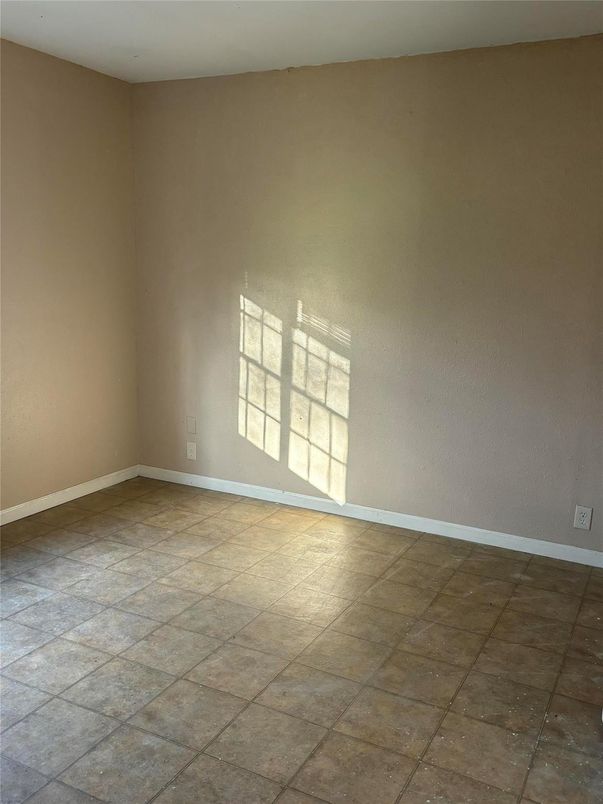 Empty room, Interior