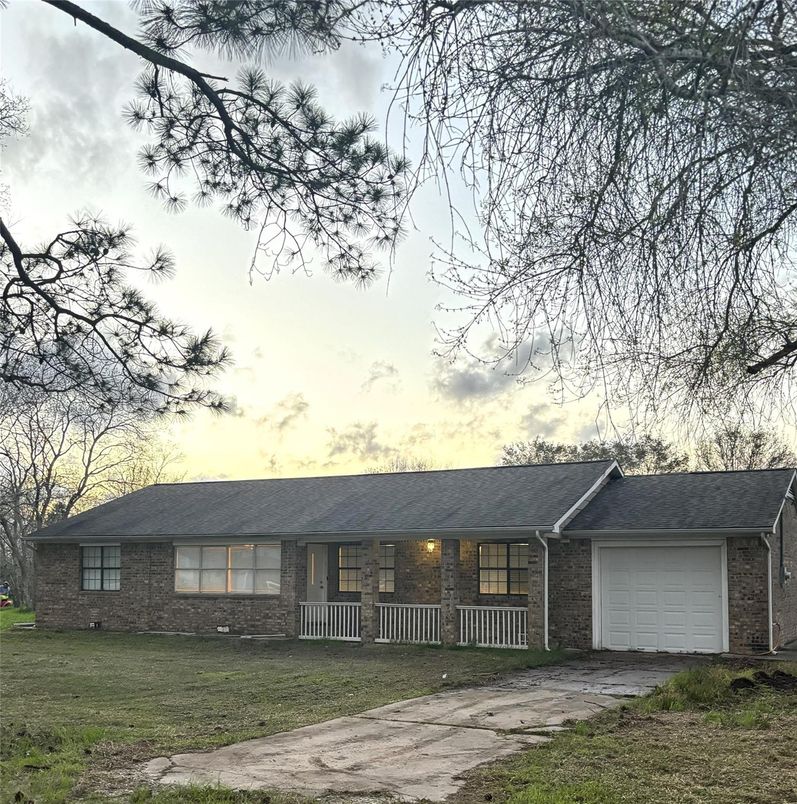 Attached, Exterior, Facade, Brick Facade, Ranch