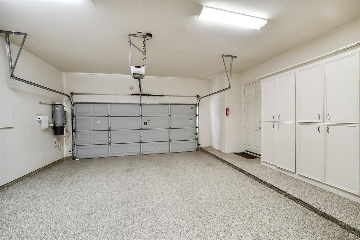 Garage, Interior