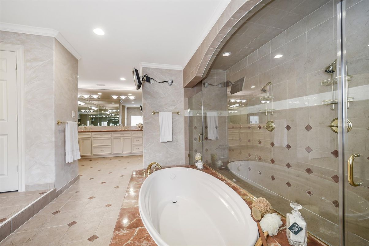 Bathroom, Dual Sink Vanities, Glass Shower, Interior, Recessed Lighting