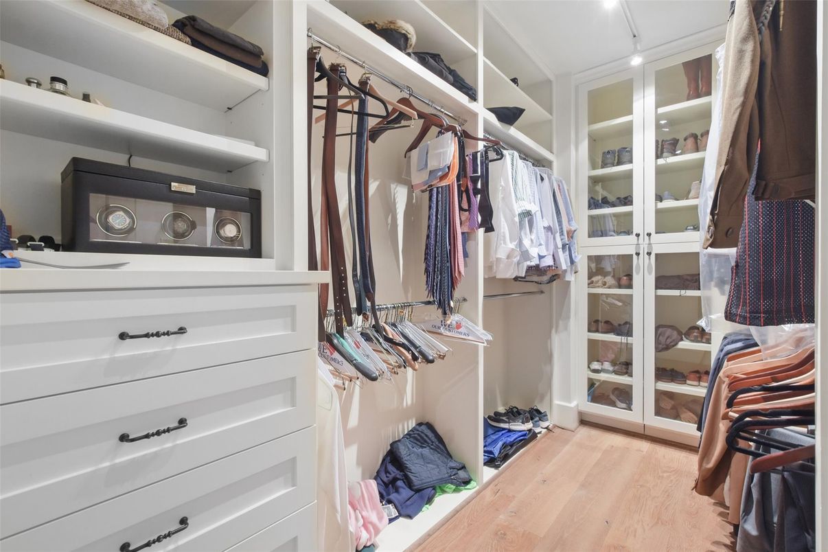 Interior, Walk-in Closets, Wood Texture Flooring
