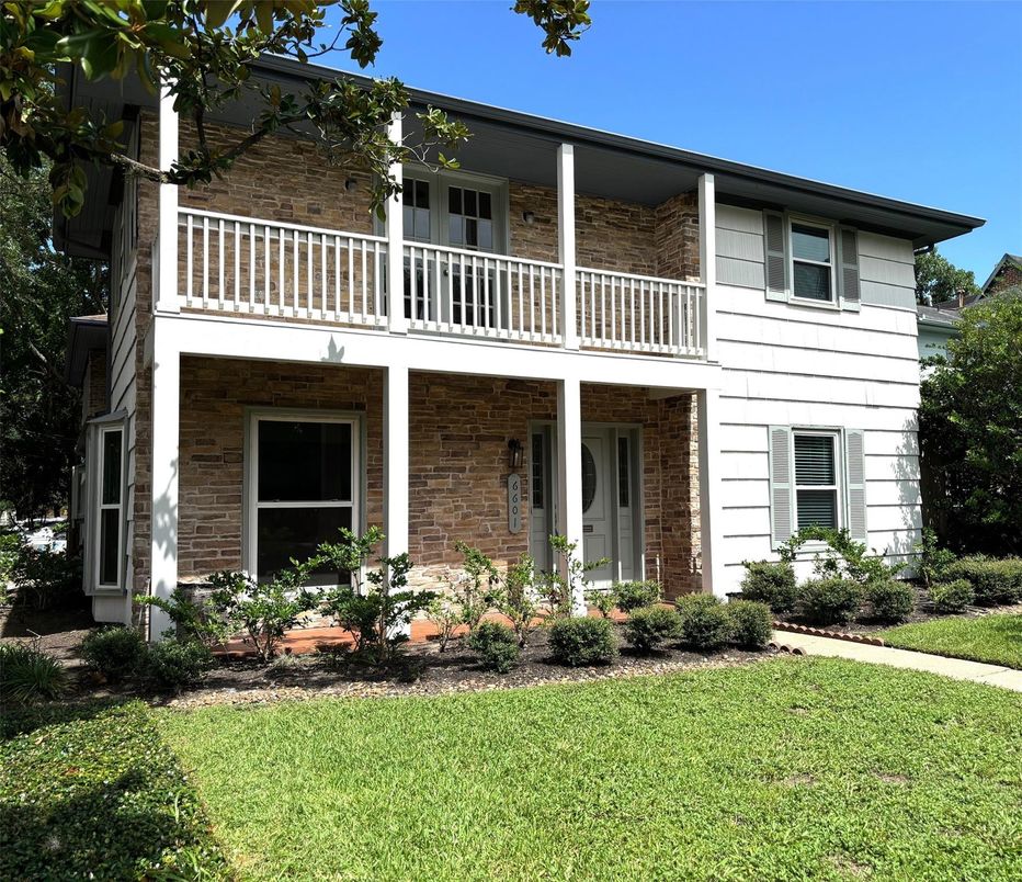Exterior, Facade, Brick Facade, Georgian