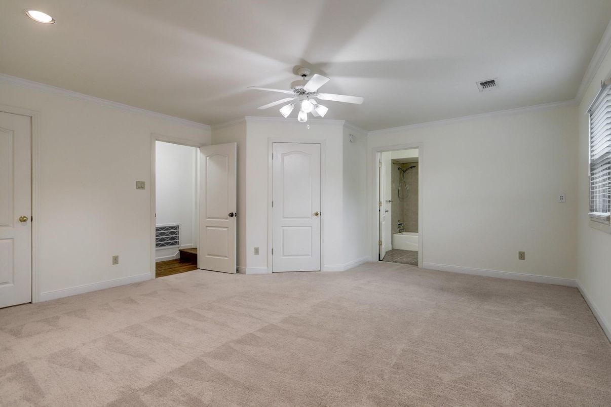 Empty room, Interior, Recessed Lighting