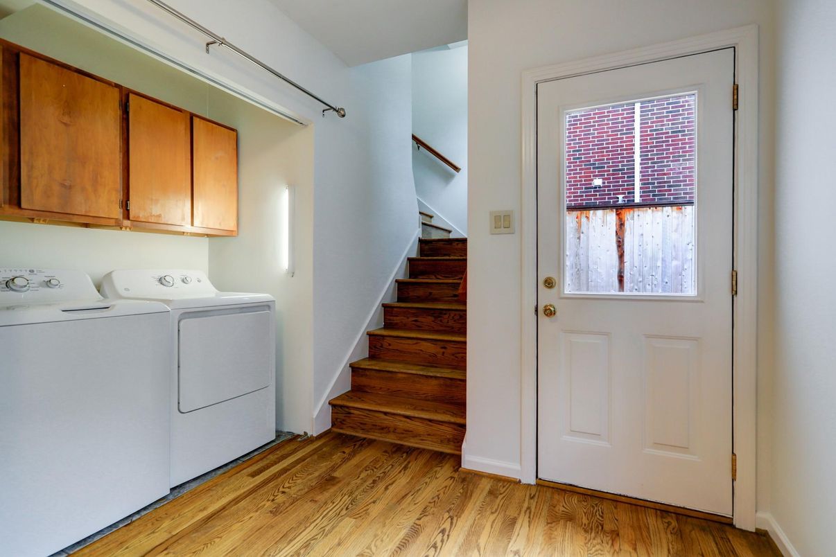 Interior, Washer, Wood Texture Flooring