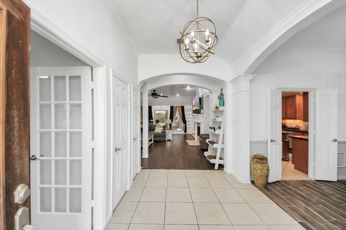 Chandelier, Fireplace, Interior, Pendant Lights, Recessed Lighting, Wood Texture Flooring
