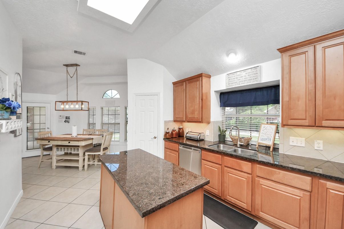 Dining room, Interior, Kitchen, Pendant Lights