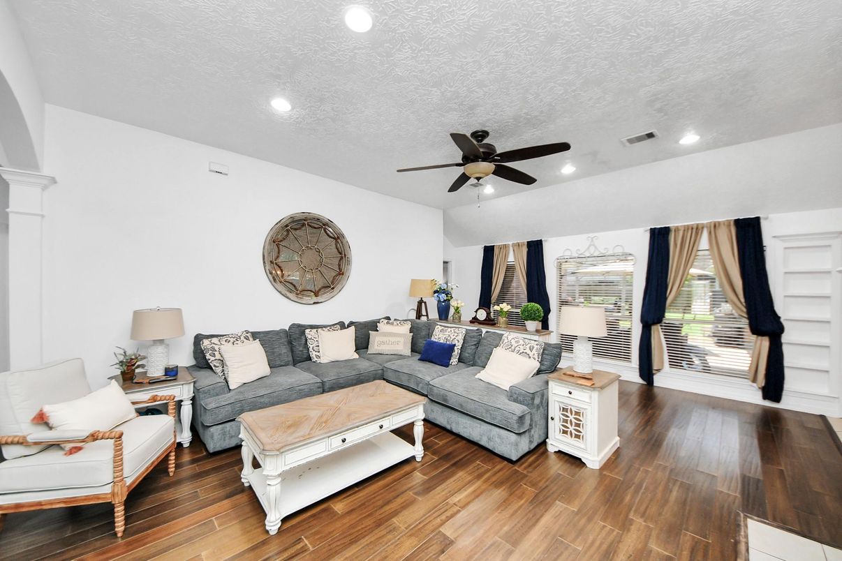 Interior, Living room, Recessed Lighting, Wood Texture Flooring