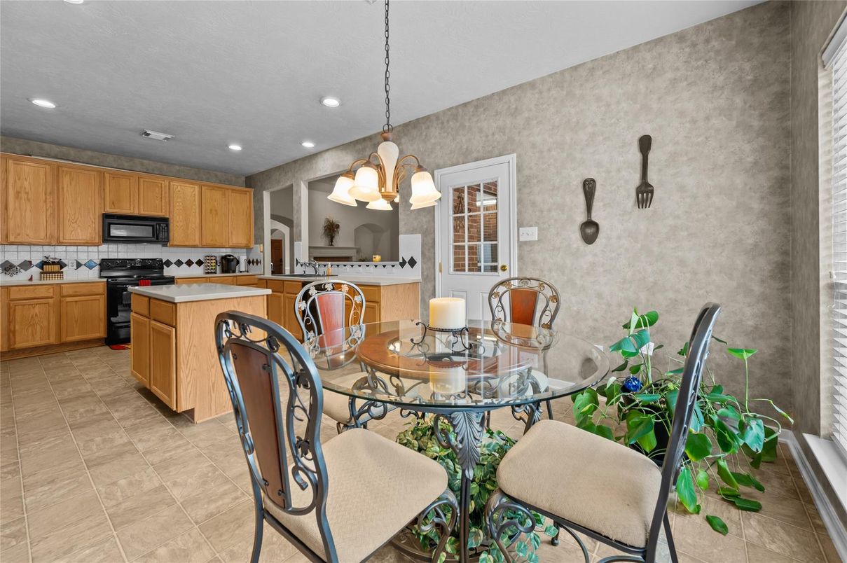 Chandelier, Dining room, Interior, Kitchen, Recessed Lighting