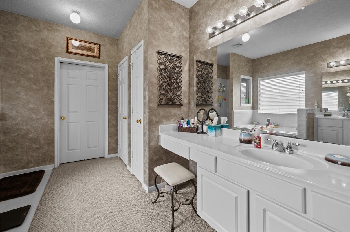Bathroom, Dual Sink Vanities, Interior