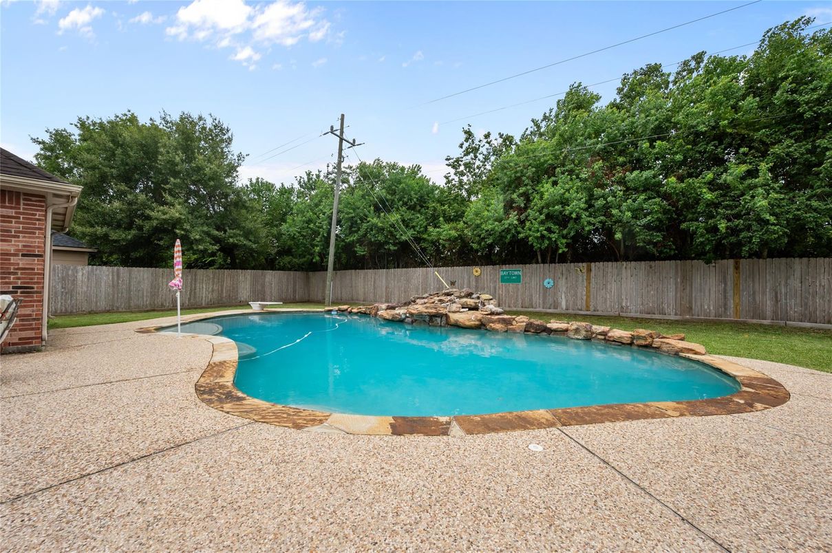 Exterior, Pool