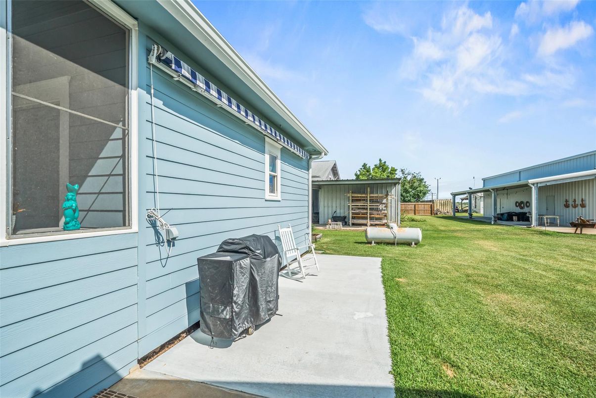 Backyard, Exterior