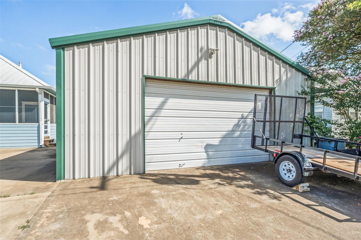 Detached Garage, Exterior