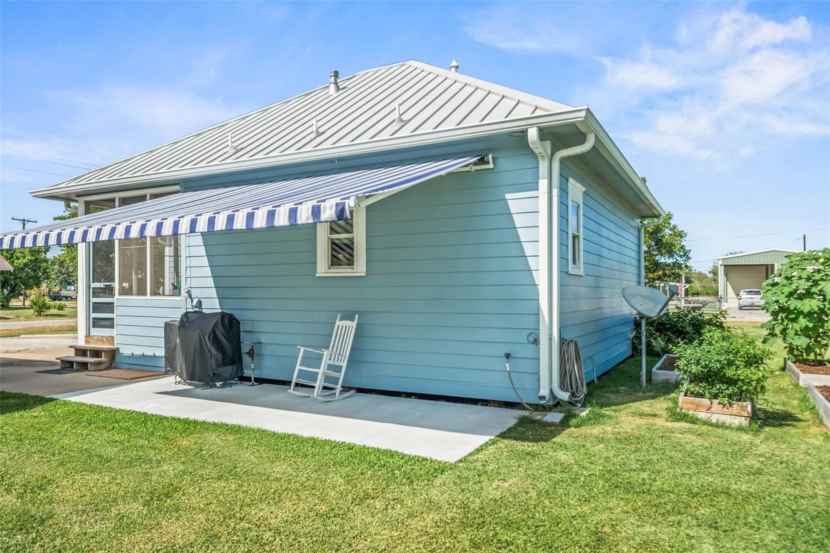 Backyard, Exterior