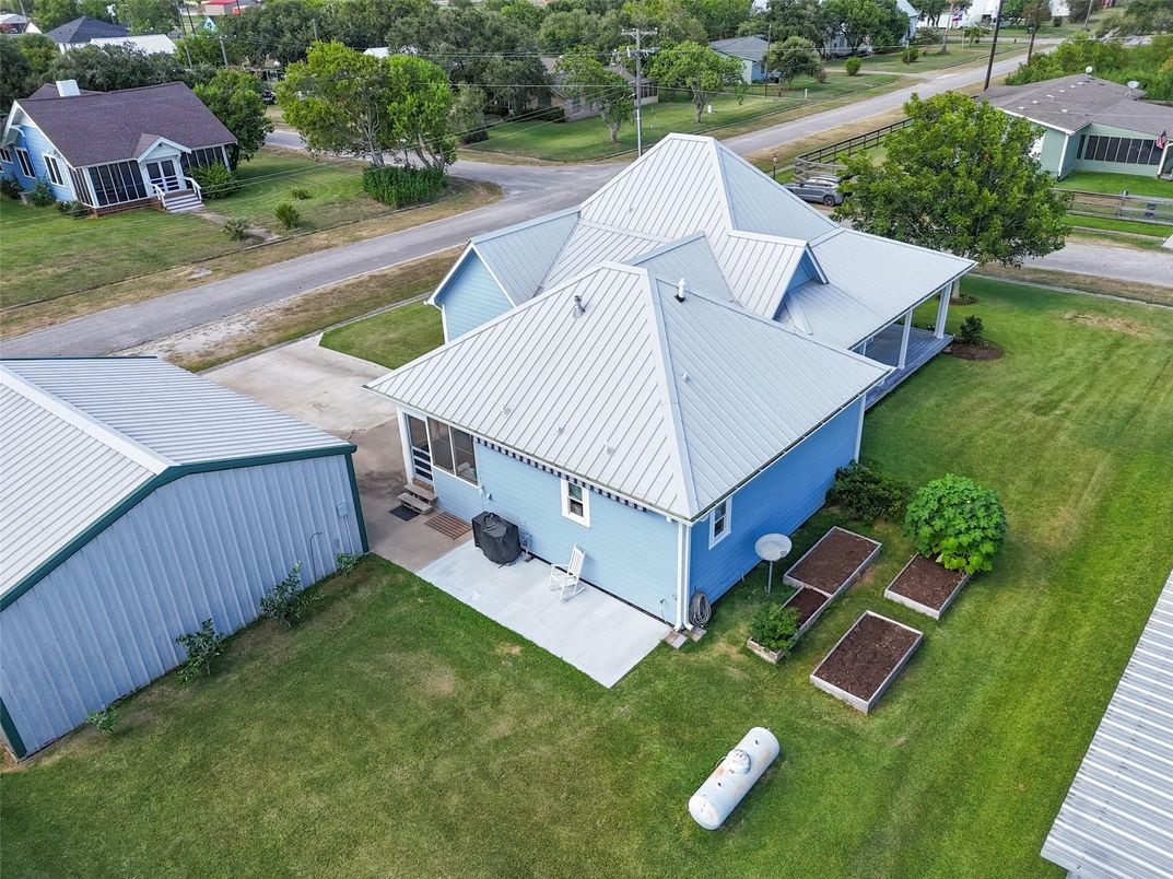 Exterior, Drone