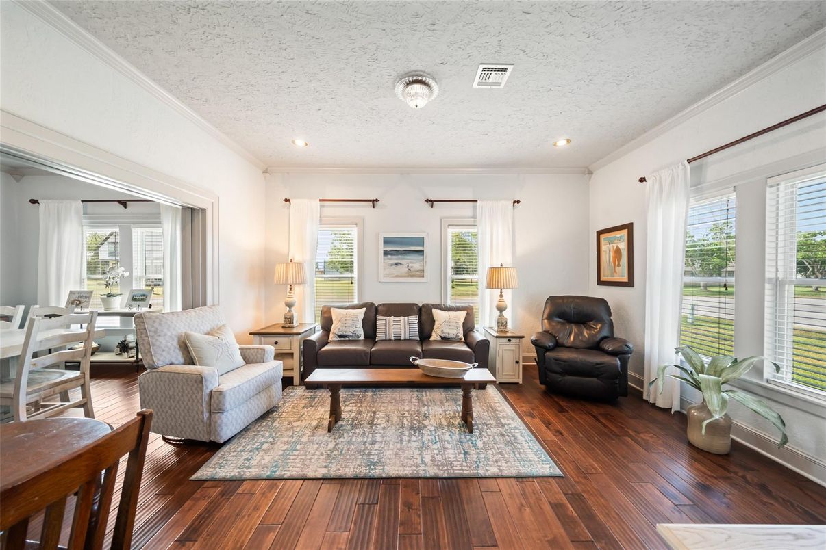 Dining room, Interior, Living room, Pendant Lights, Recessed Lighting, Wood Texture Flooring