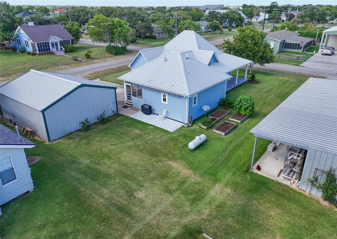 Exterior, Drone