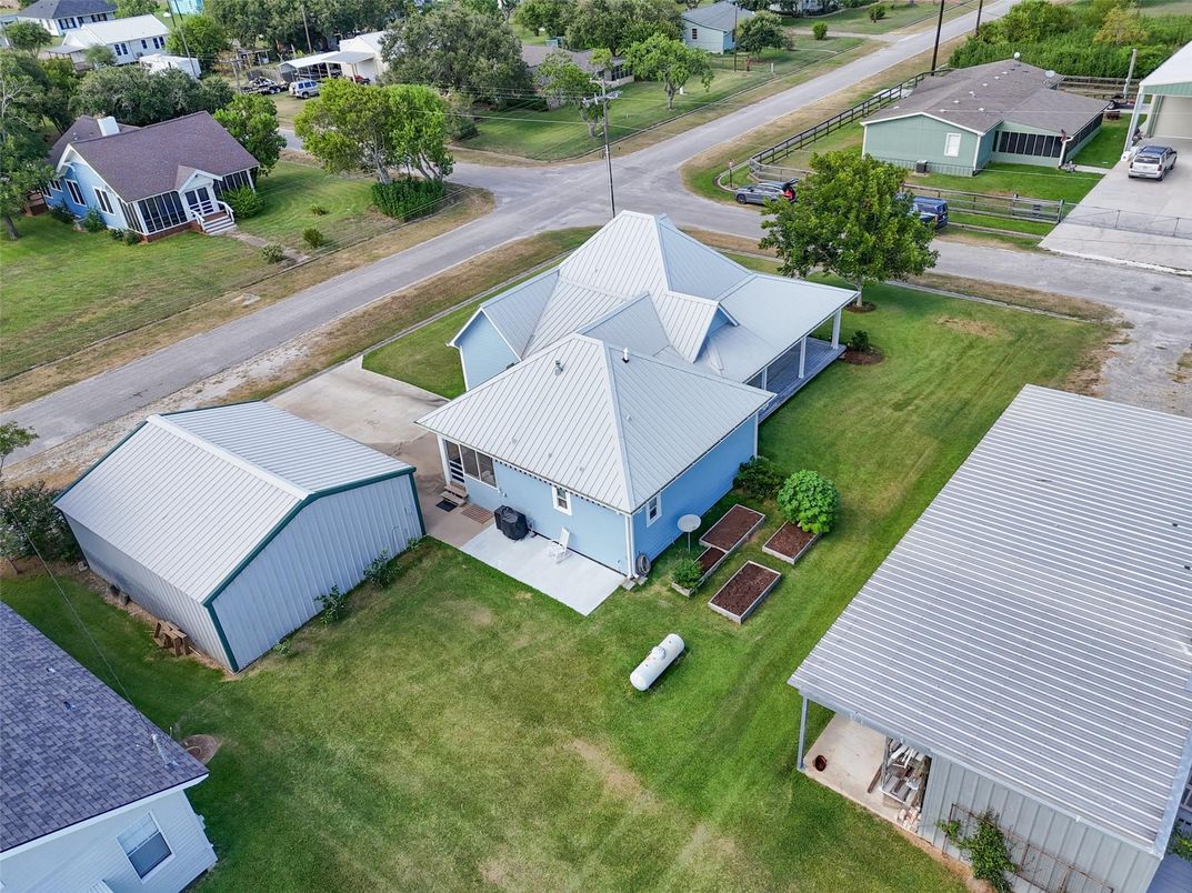 Exterior, Drone