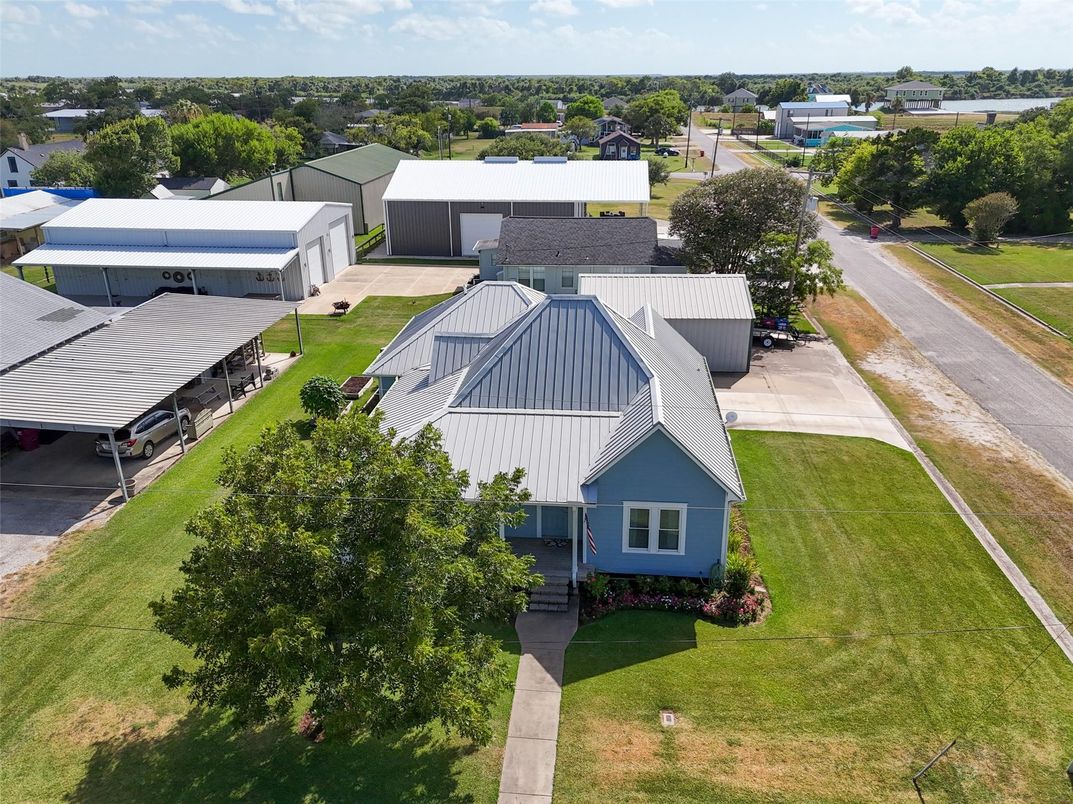 Exterior, Drone