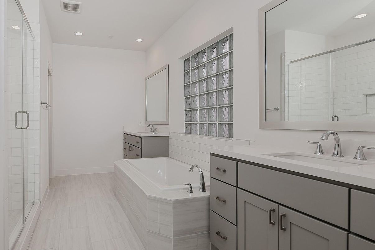 Bathroom, Dual Sink Vanities, Interior, Recessed Lighting