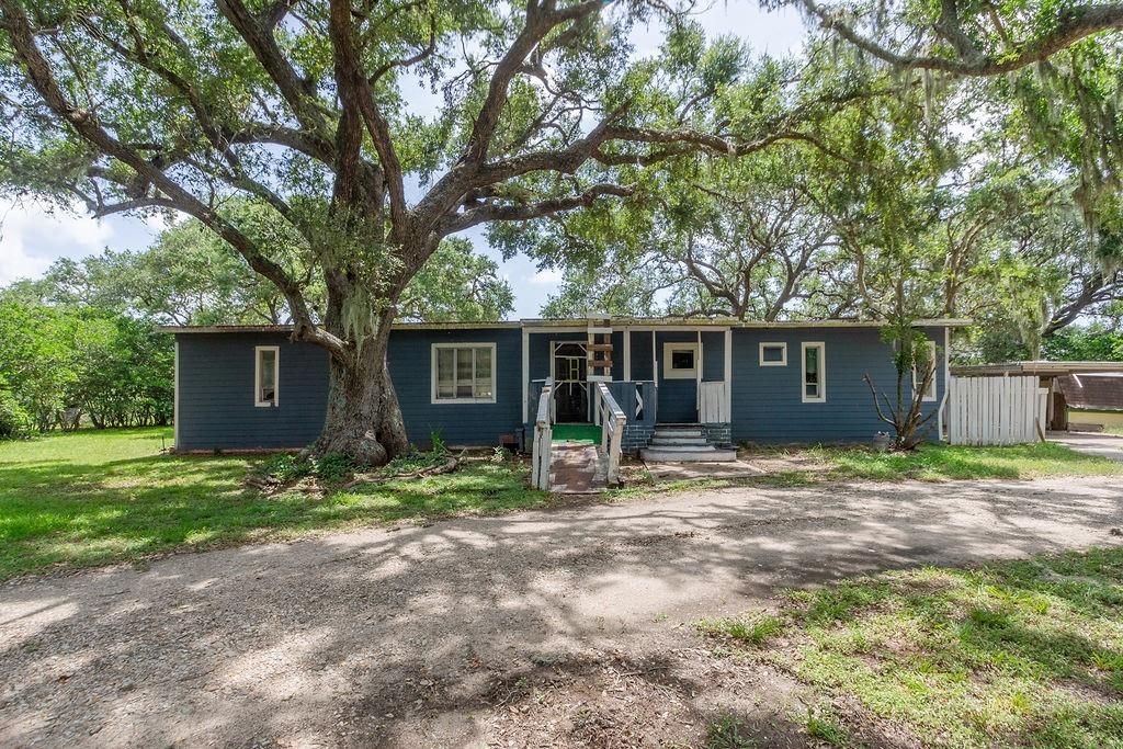 Backyard, Exterior, Facade, Ranch