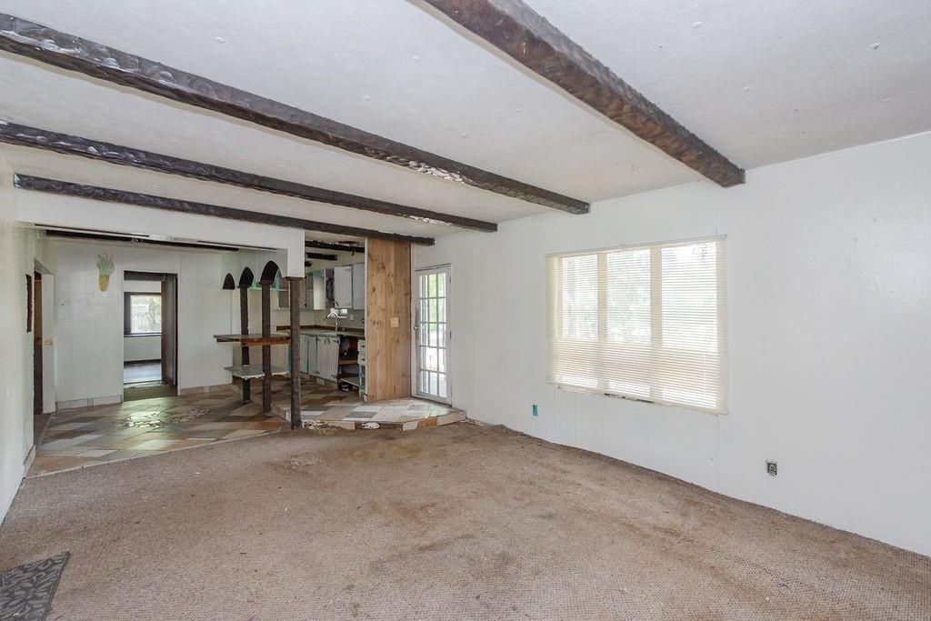 Empty room, Interior, Wooden Beams