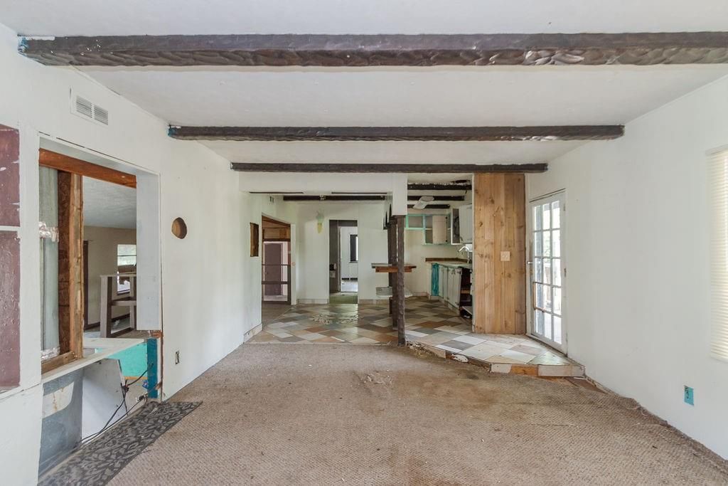 Empty room, Interior, Wooden Beams