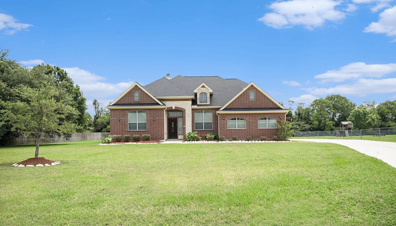 Backyard, Exterior, Facade, Brick Facade, Brick Traditional