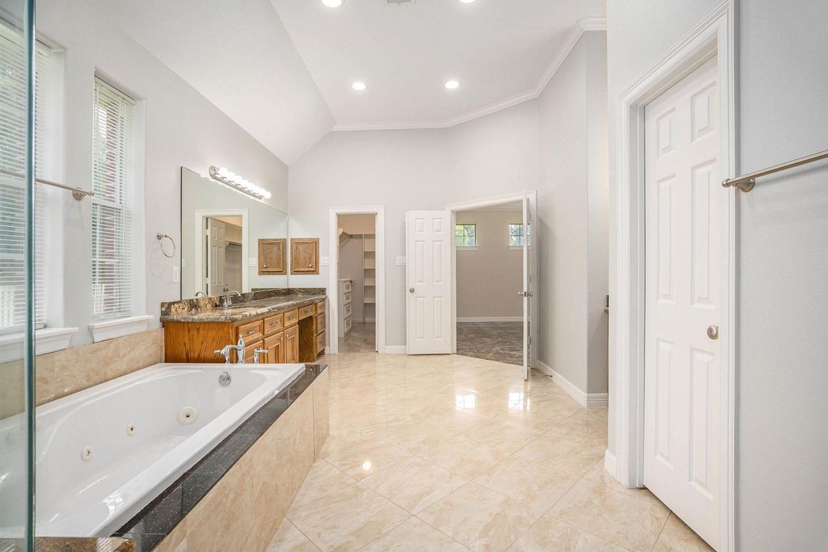 Bathroom, Interior, Recessed Lighting