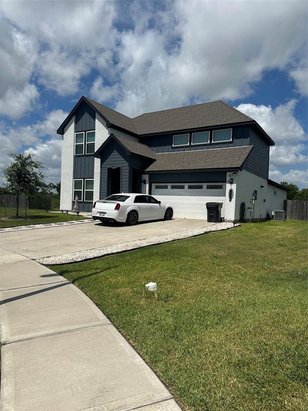 Attached, Exterior, Facade, Farmhouse