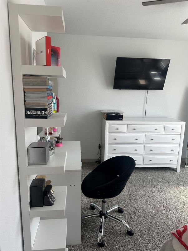 Home Office, Interior