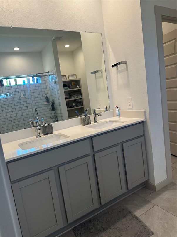 Bathroom, Dual Sink Vanities, Interior, Recessed Lighting
