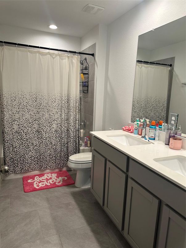 Bathroom, Dual Sink Vanities, Interior, Recessed Lighting