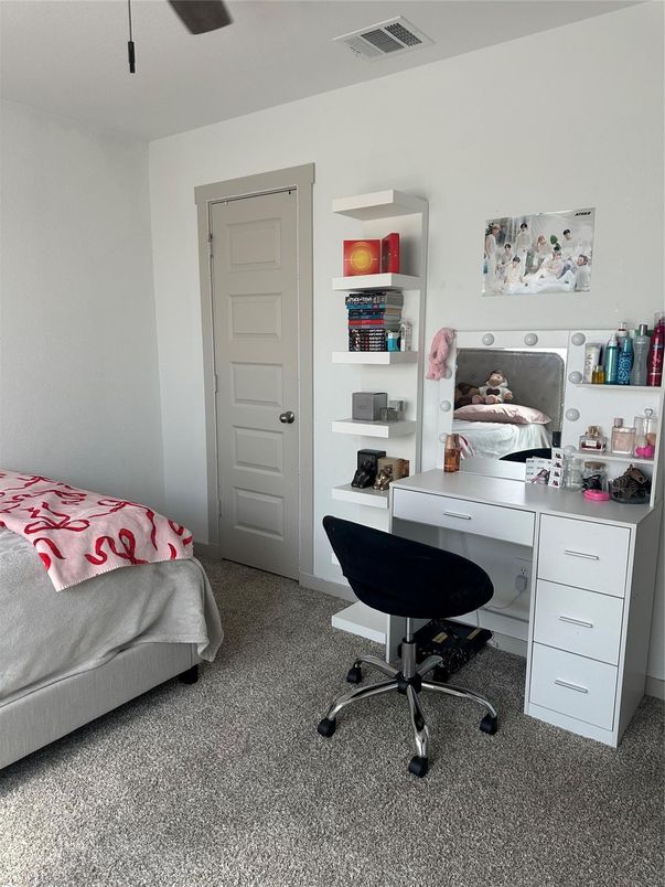 Home Office, Interior
