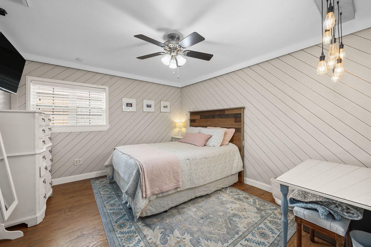 Bedroom, Interior, Pendant Lights, Wood Texture Flooring