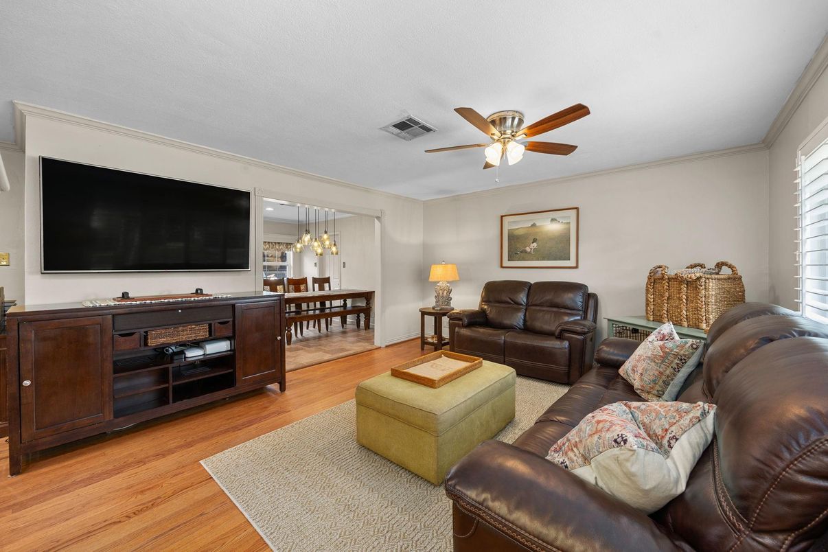 Interior, Living room, Pendant Lights, Wood Texture Flooring