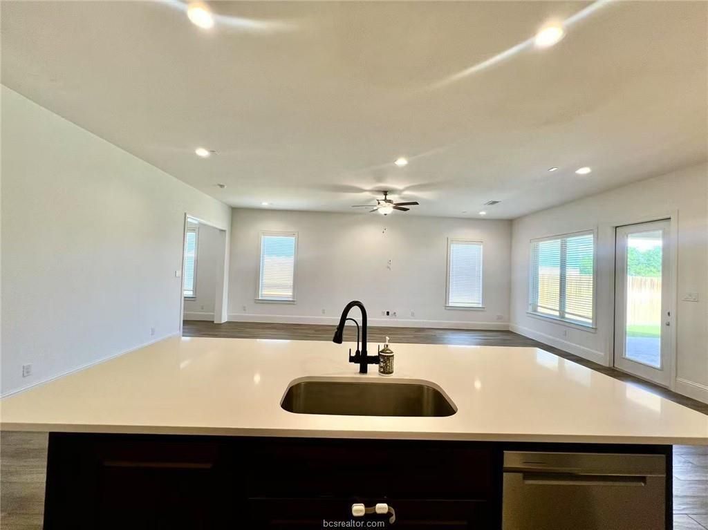 Empty room, Interior, Kitchen, Recessed Lighting