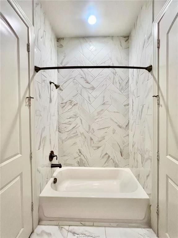 Bathroom, Interior, Marble, Marble Walls, Recessed Lighting